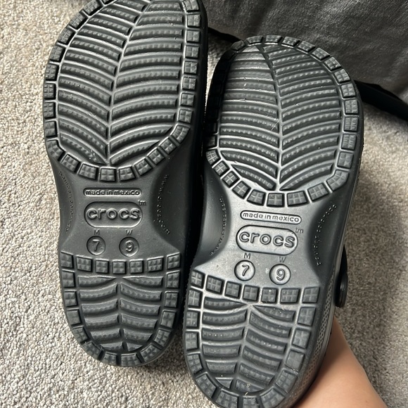 black crocs - Picture 3 of 3